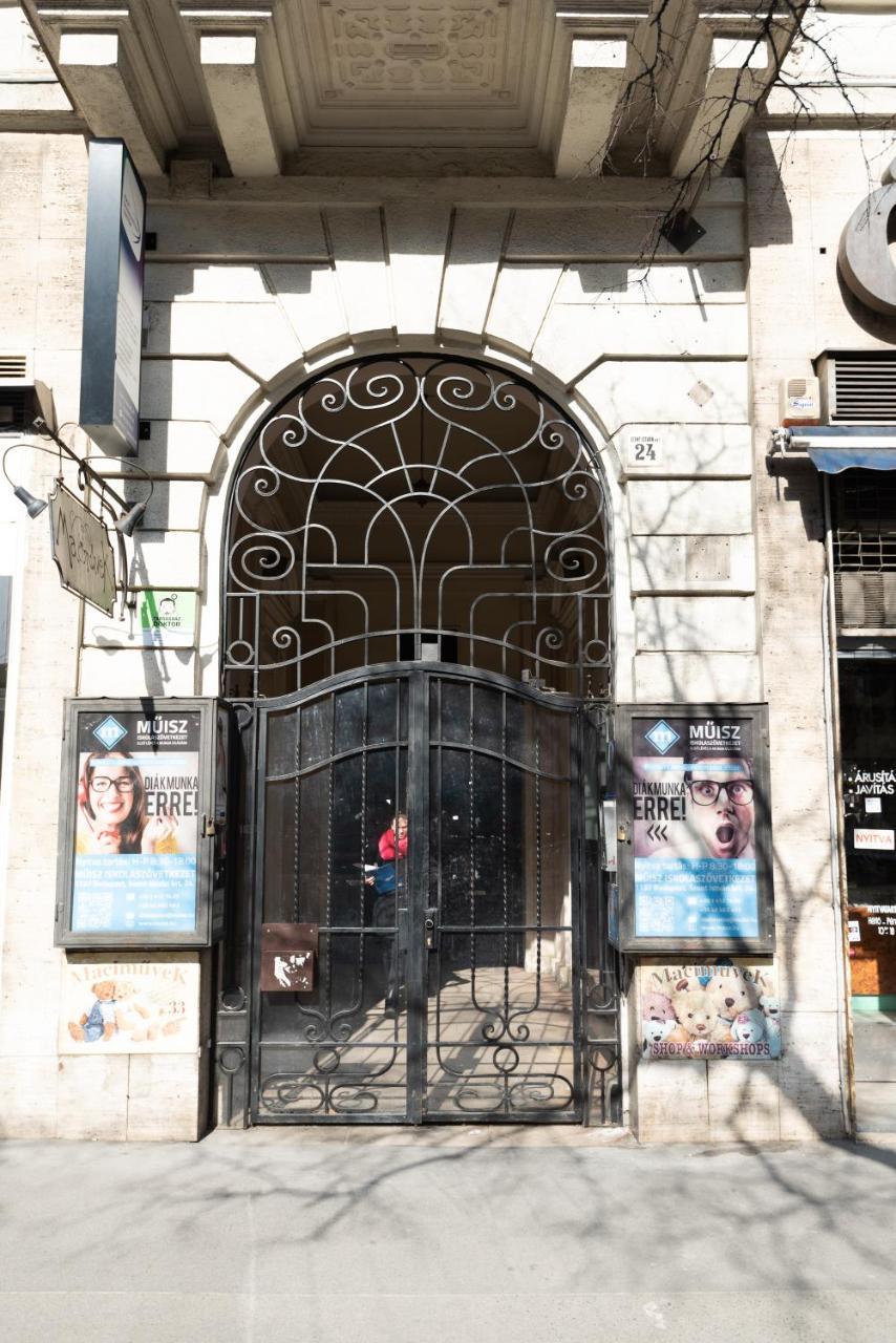 Standard Apartment By Hi5 - West End Center Budapest Exterior photo